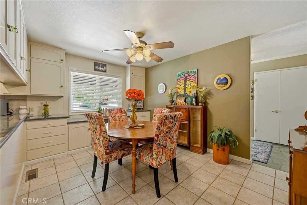 6090 Country Club Pl, Merced, CA 95340