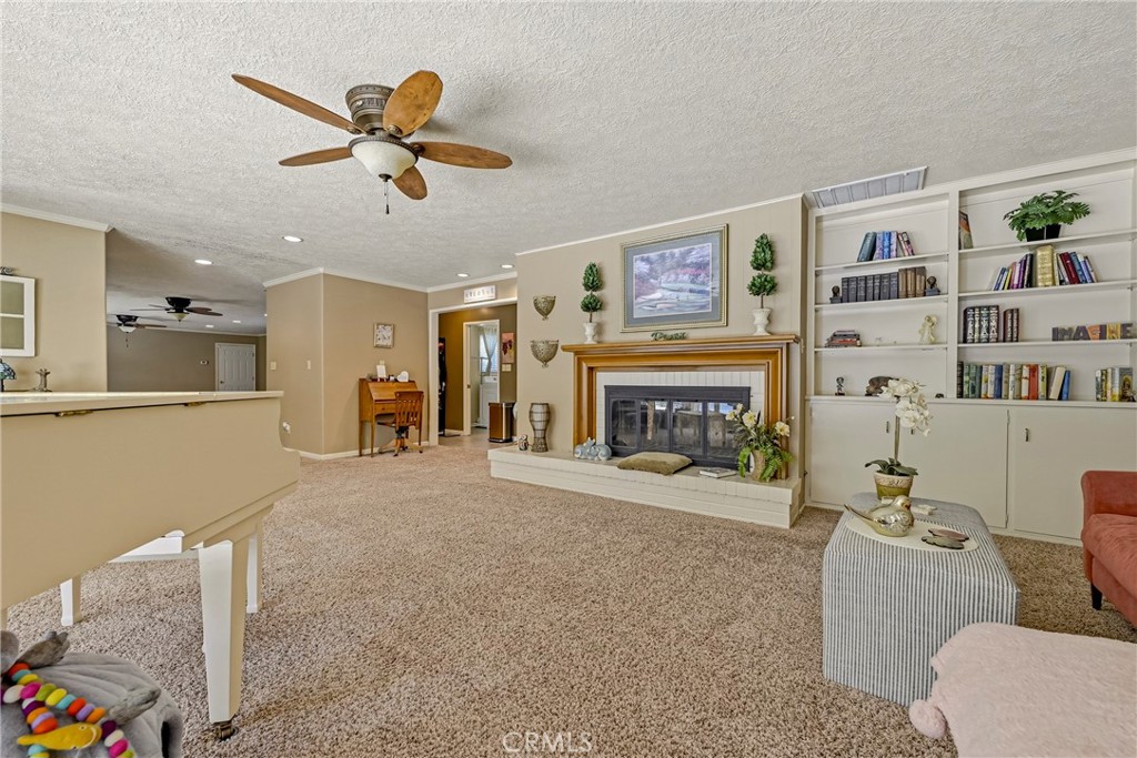 6090 Country Club Pl, Merced, CA 95340
