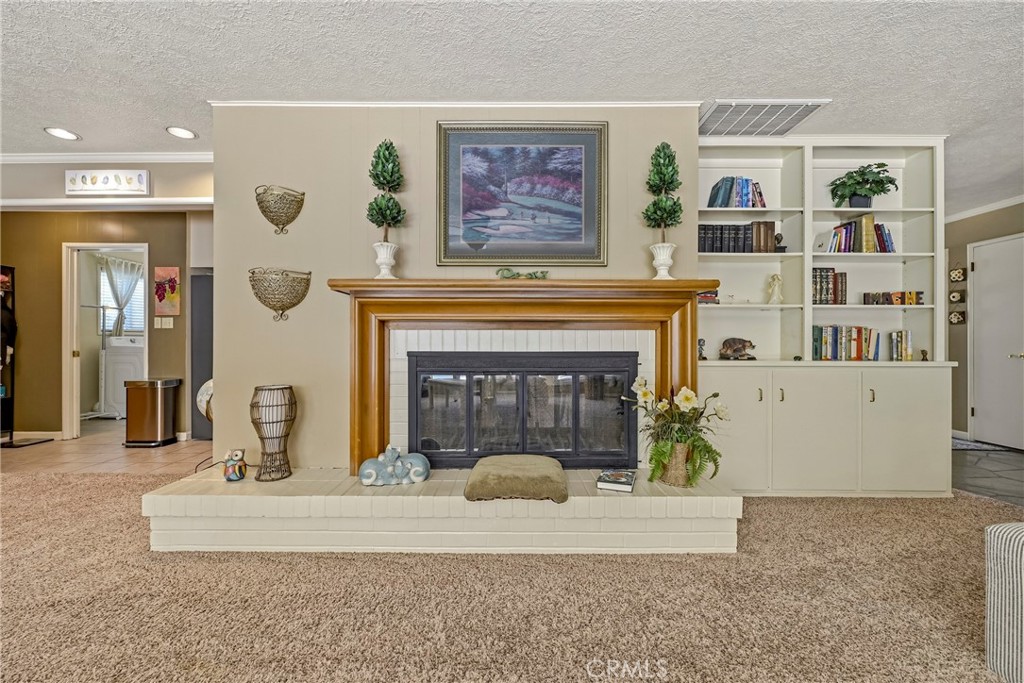 6090 Country Club Pl, Merced, CA 95340