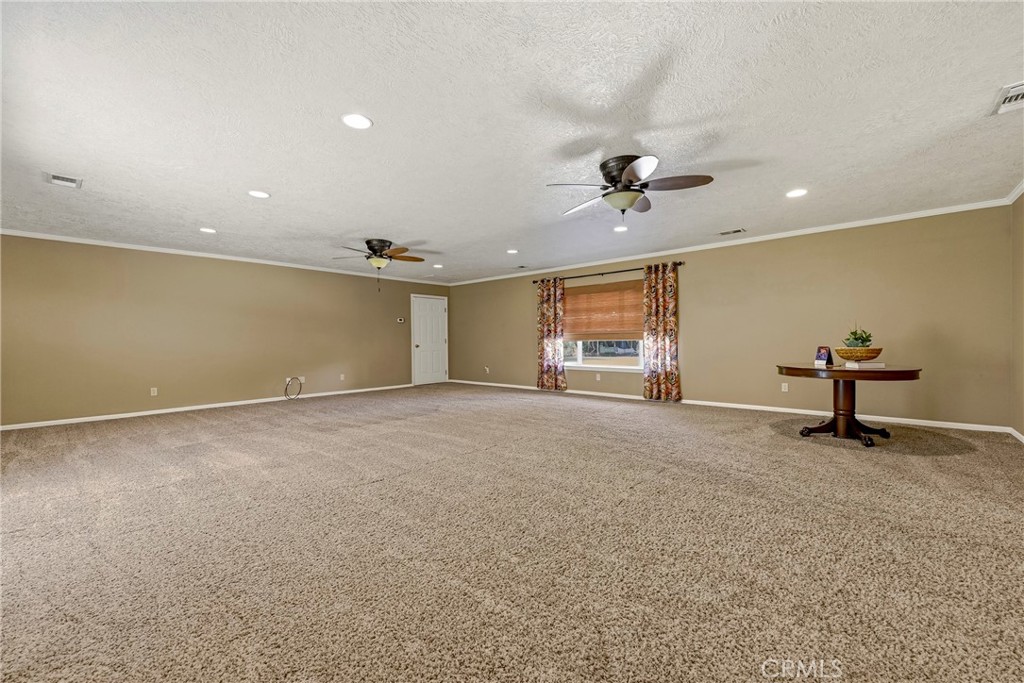6090 Country Club Pl, Merced, CA 95340