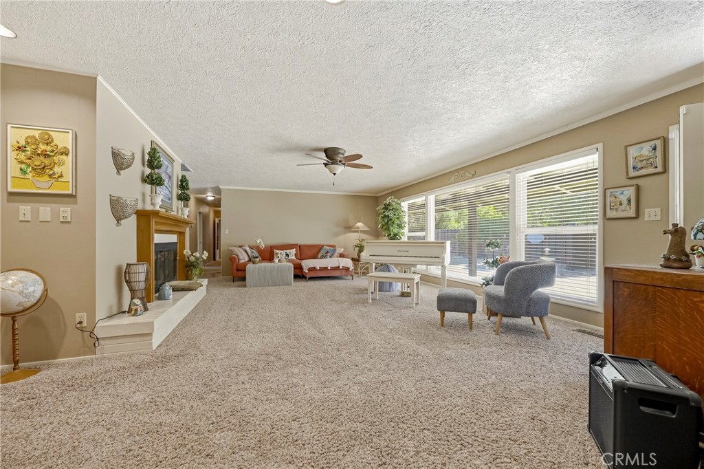 6090 Country Club Pl, Merced, CA 95340