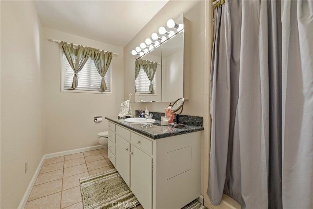 6090 Country Club Pl, Merced, CA 95340