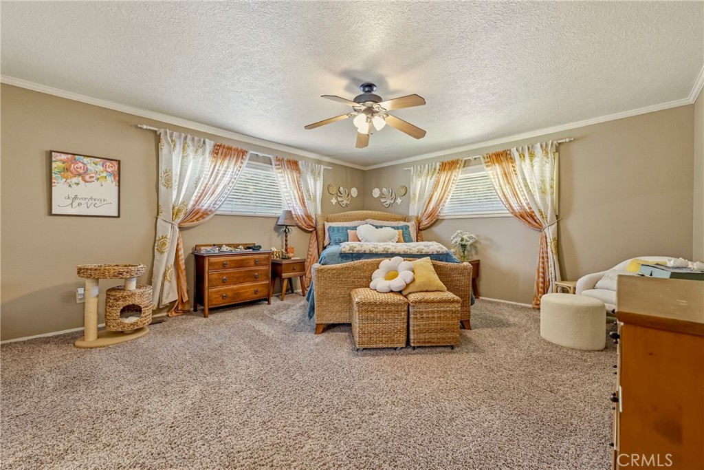 6090 Country Club Pl, Merced, CA 95340