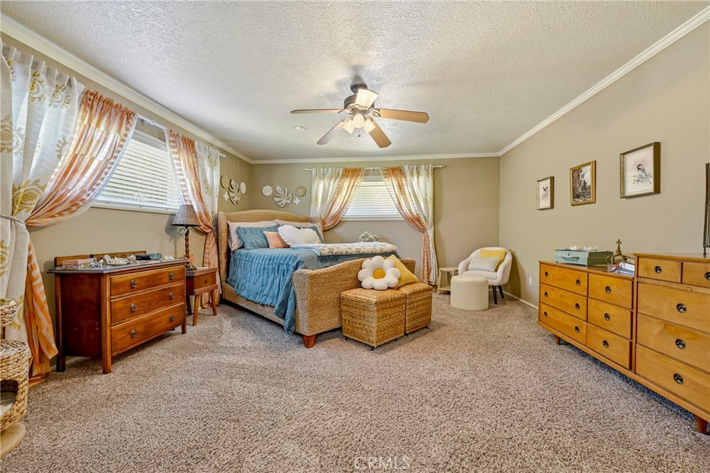 6090 Country Club Pl, Merced, CA 95340
