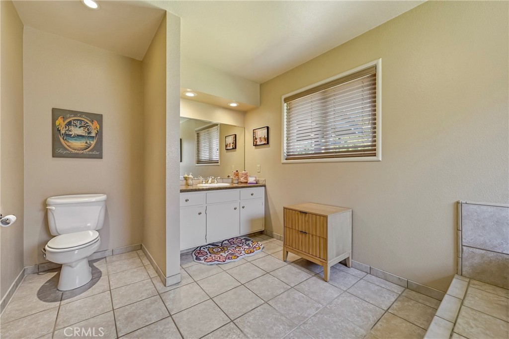 6090 Country Club Pl, Merced, CA 95340